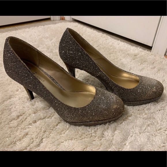 FIONI Clothing Shoes - Gold platform heels